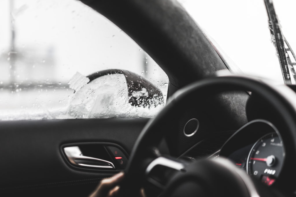 Intérieur de voiture aux vitres teintées, une prestation du réseau MZS Design